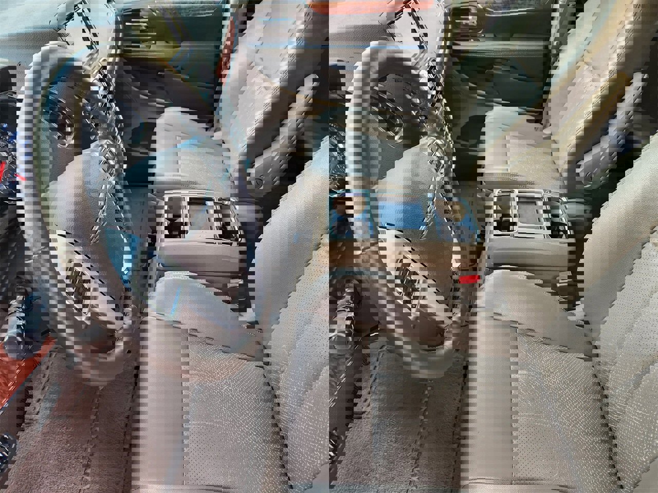 Used 2011 Chrysler Town & Country Touring-L image 12