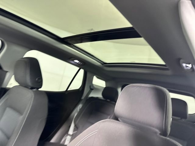 Used 2023 GMC Terrain SLE w/ Driver Convenience Package image 12