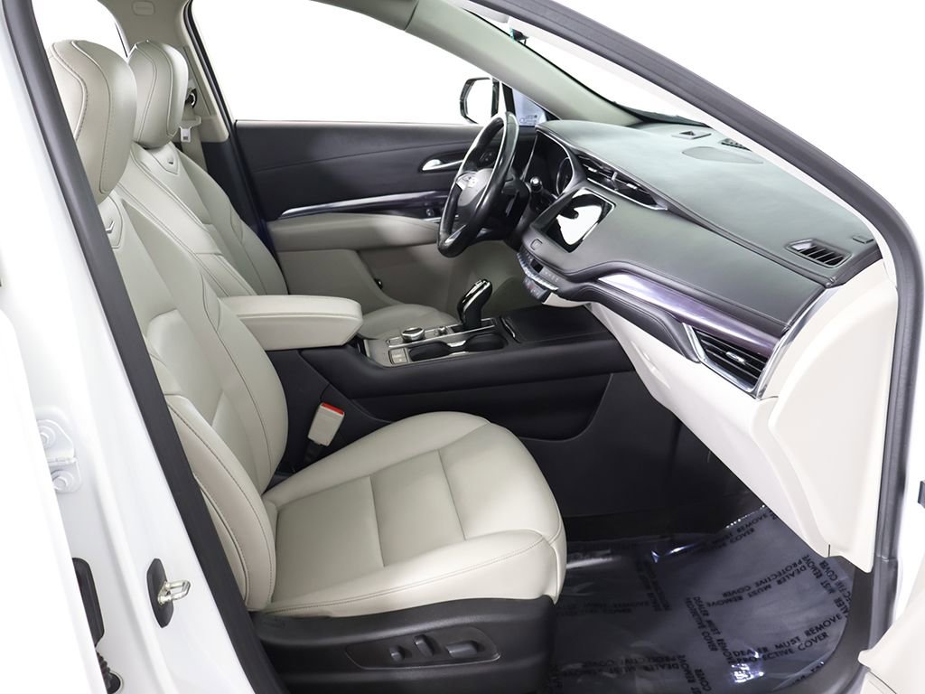 Used 2023 Cadillac XT4 Luxury w/ Cold Weather Package image 32