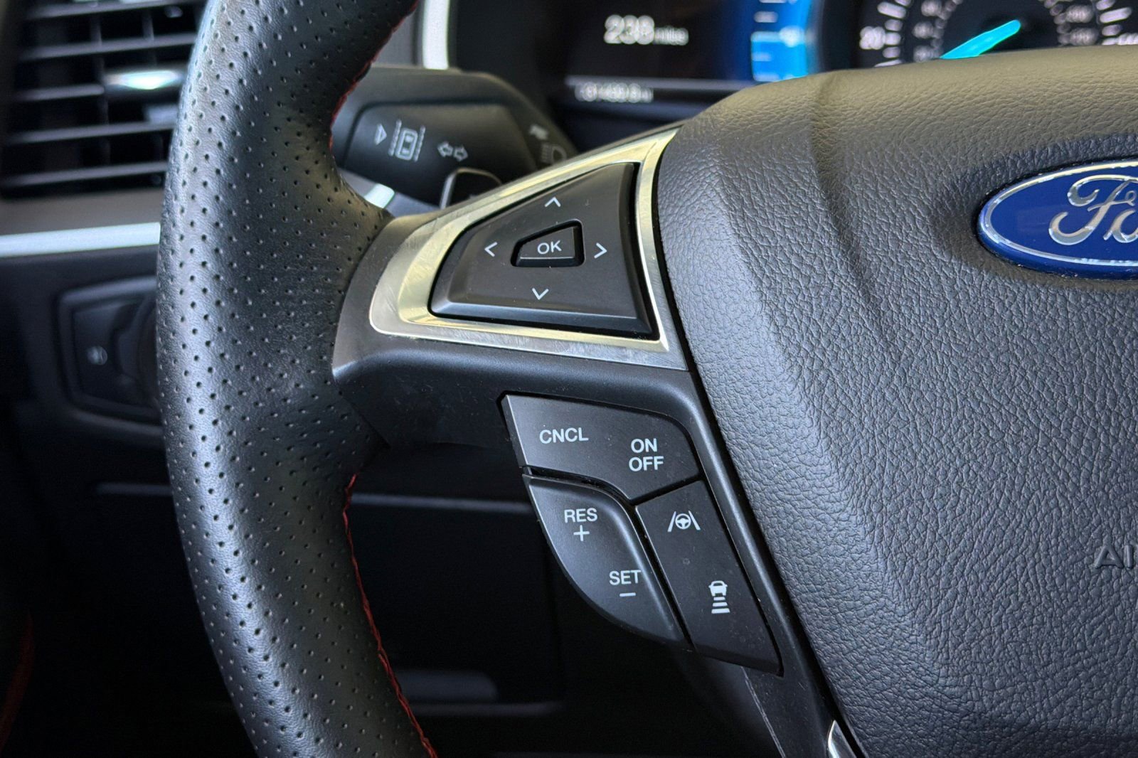 Used 2020 Ford Edge ST-Line w/ Cold Weather Package AWD/4WD image 28
