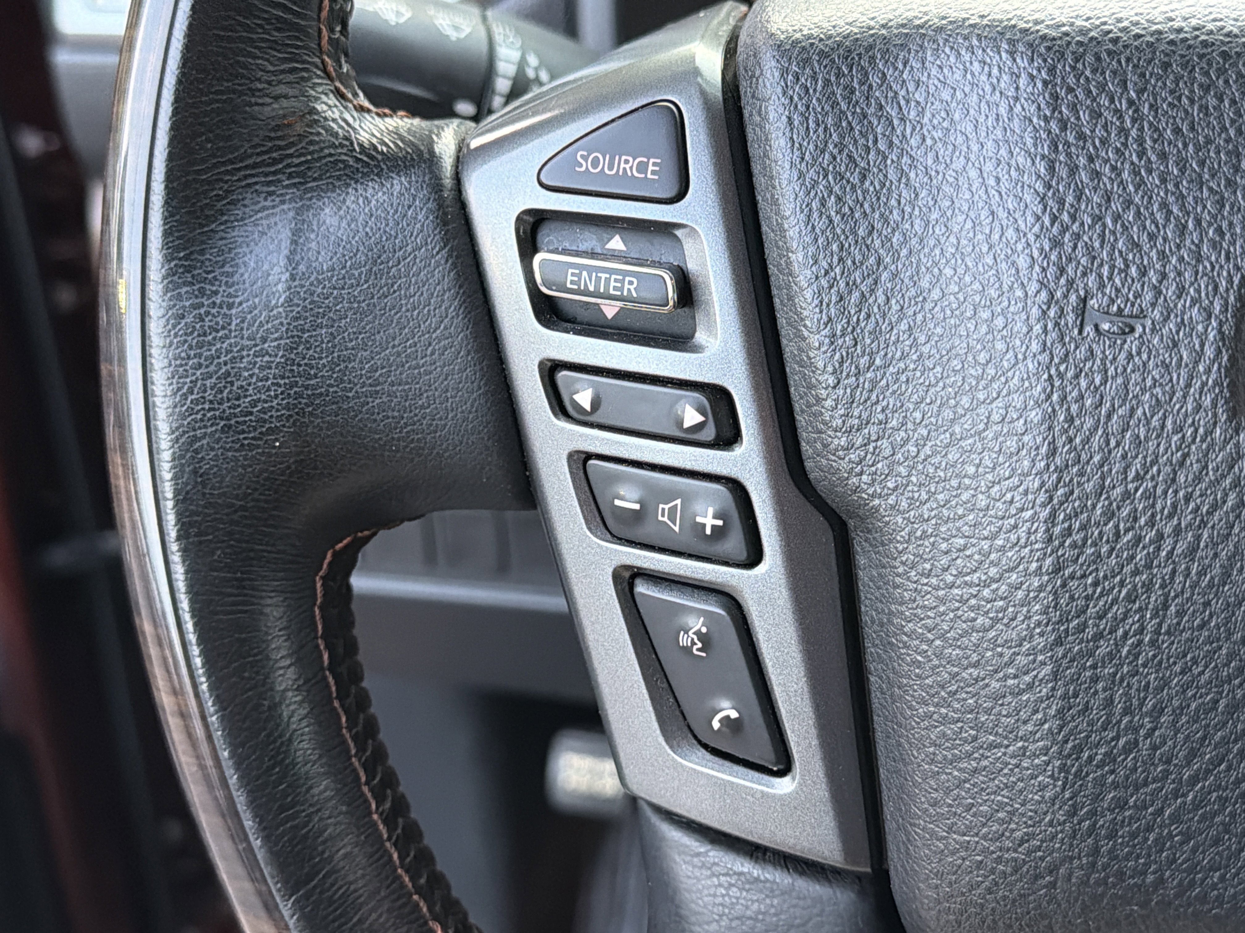 Used 2019 Nissan Titan Platinum Reserve w/ Platinum Utility Package image 27