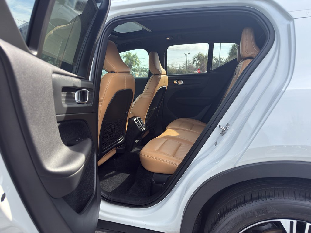 Used 2020 Volvo XC40 T4 Inscription w/ Protection Package Premier image 11