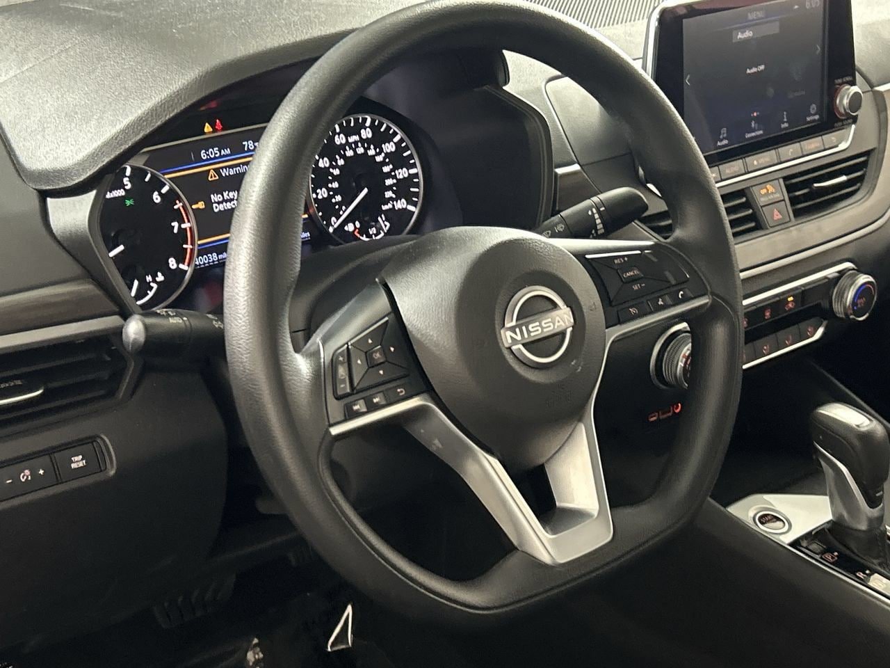 Used 2025 Nissan Altima 2.5 SV FWD image 14