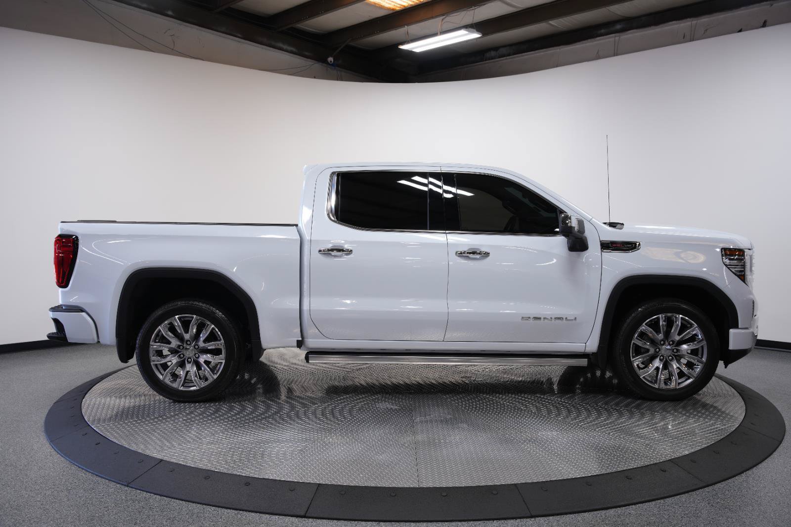 Used 2026 GMC Sierra 1500 Denali AWD/4WD image 12