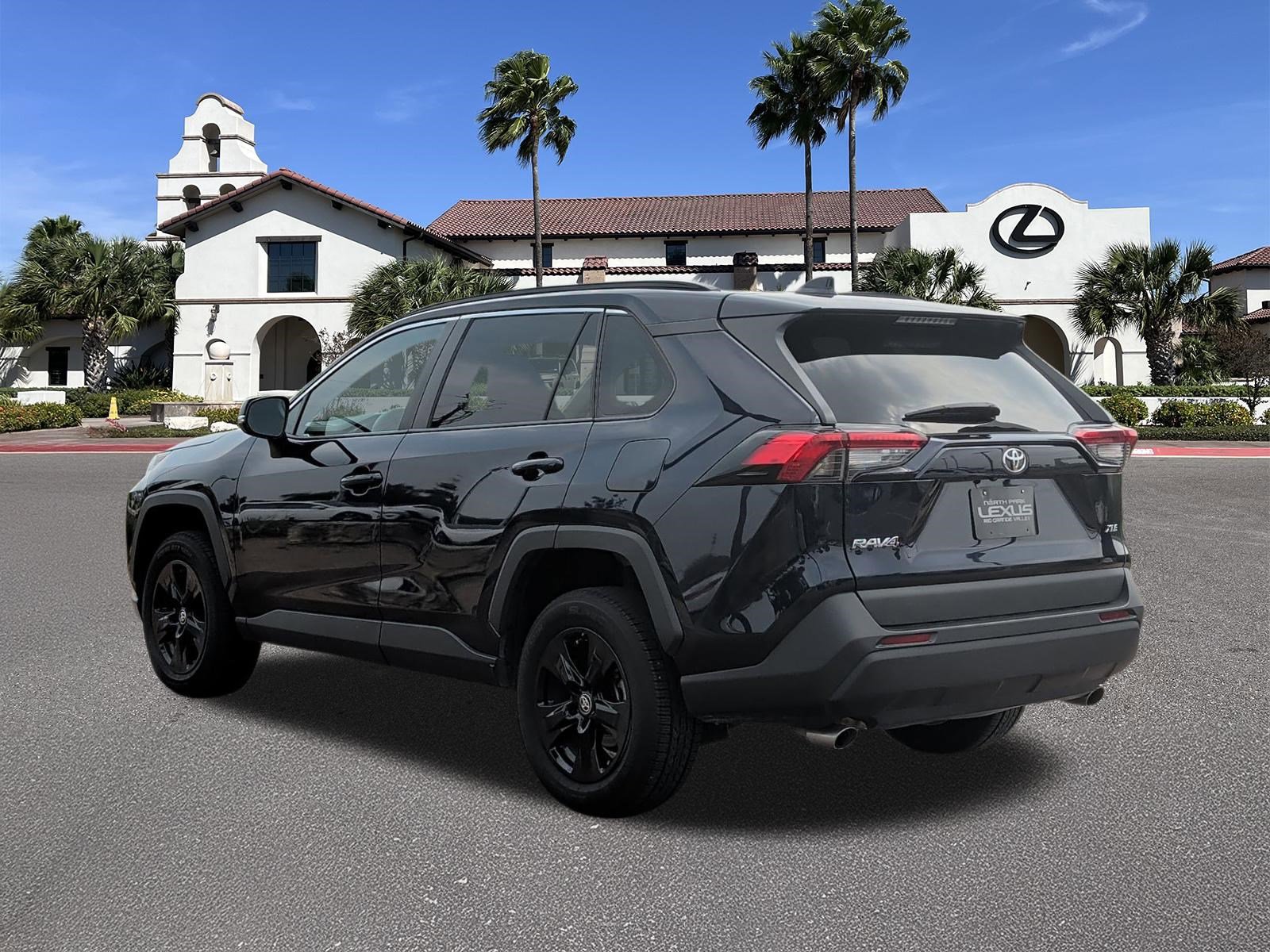Used 2024 Toyota RAV4 XLE FWD image 4