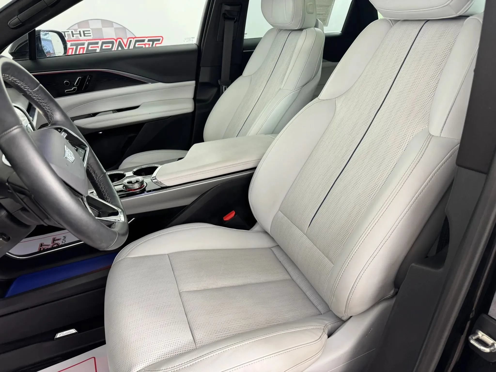 Used 2024 Cadillac Lyriq Luxury w/ LPO, Floor Liner Package AWD/4WD image 35