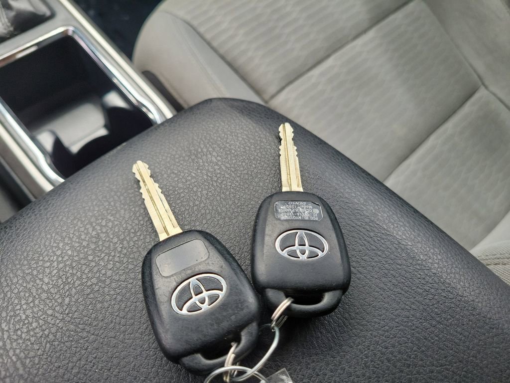 Used 2017 Toyota Tacoma SR5 image 30