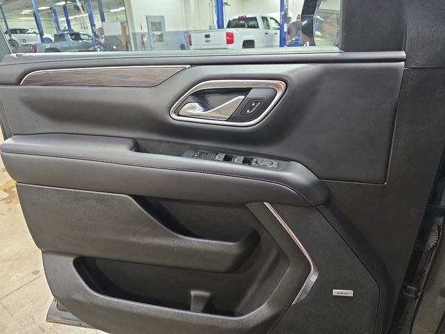 Used 2021 Chevrolet Tahoe Z71 w/ Z71 Off-Road Package AWD/4WD image 31