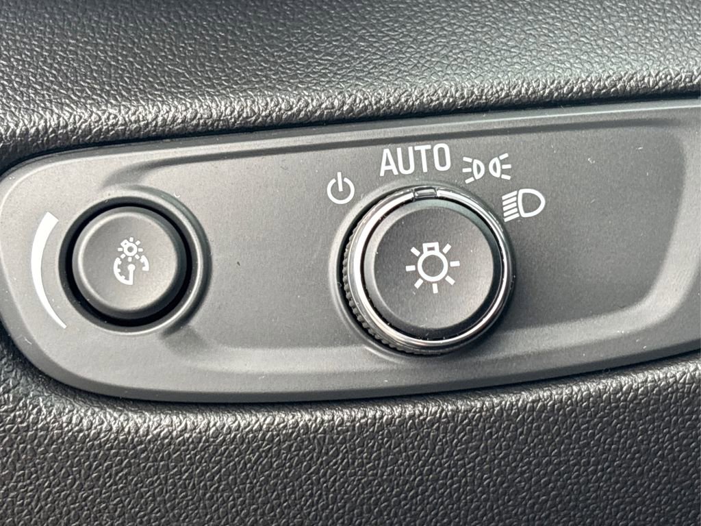 Used 2023 Chevrolet Blazer LT image 24