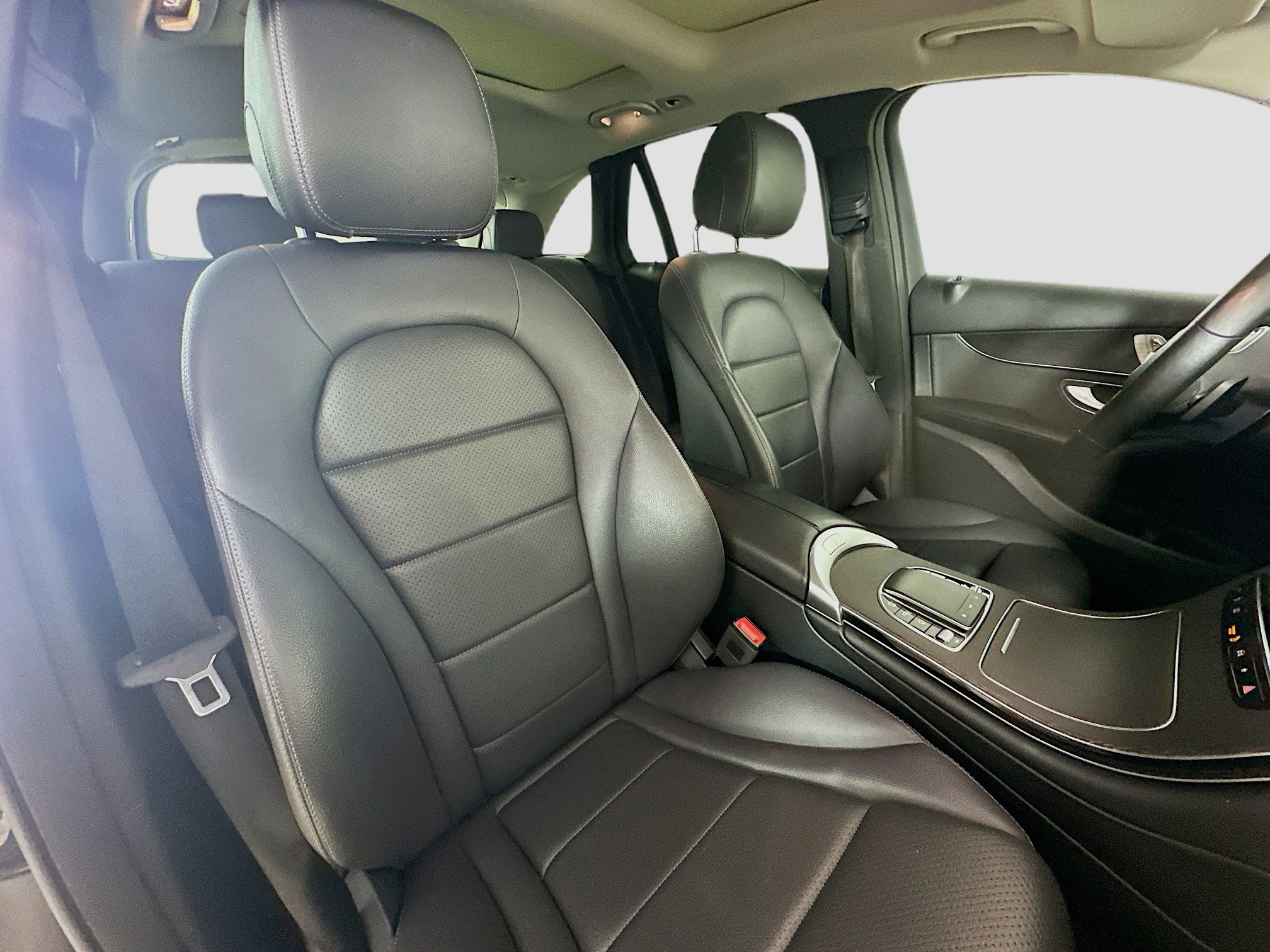 Used 2021 Mercedes-Benz GLC 300 4MATIC image 38