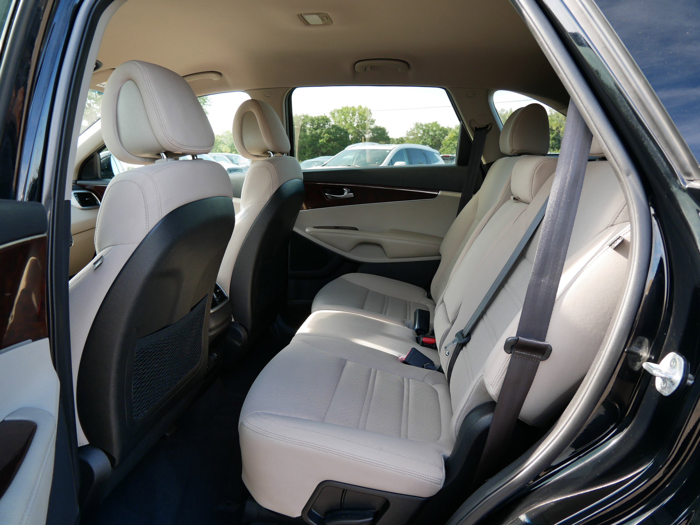 Used 2016 Kia Sorento LX w/ LX Convenience Package image 12