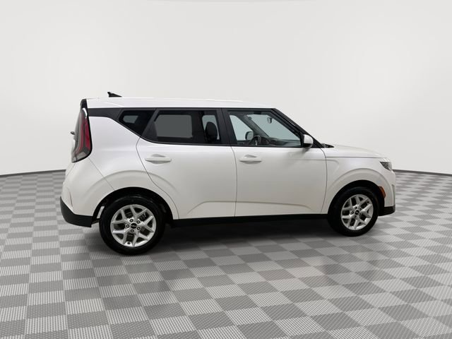 Used 2023 Kia Soul LX w/ Option Group 015 FWD image 11