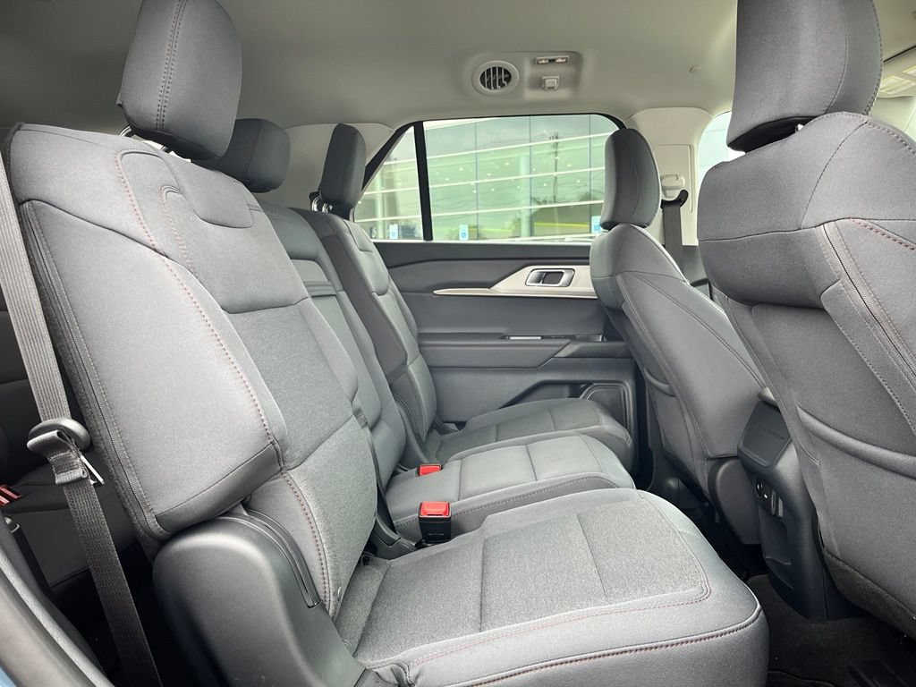 New 2026 Ford Explorer Active RWD image 8