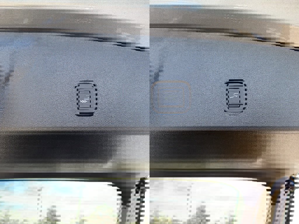 New 2026 Cadillac Optiq Luxury 1 image 28