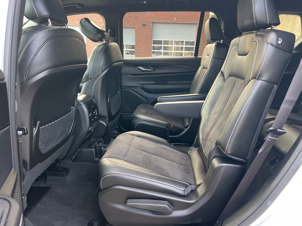 Used 2023 Jeep Grand Cherokee L Laredo image 23