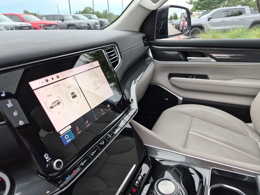 Used 2022 Jeep Wagoneer Series I w/ Premium Group I AWD/4WD image 27