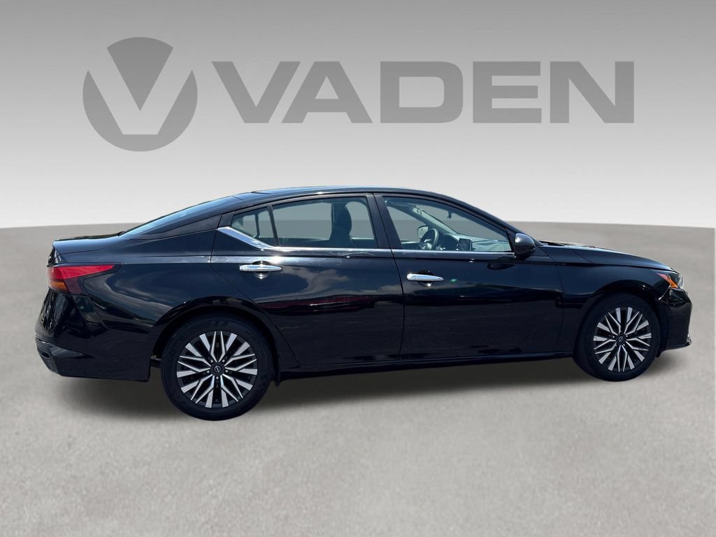 Used 2024 Nissan Altima 2.5 SV FWD image 23