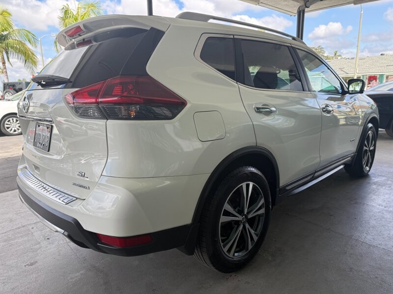 Used 2018 Nissan Rogue SL image 9