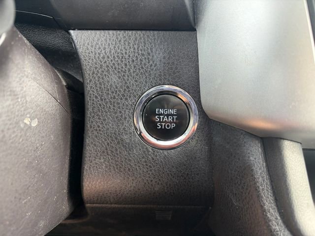Used 2019 Toyota Highlander SE w/ Nightshade Edition image 2