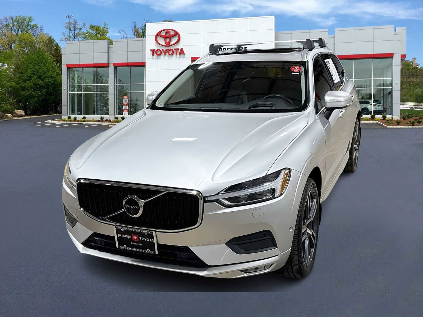 Used 2018 Volvo XC60 T6 Momentum w/ Advanced Package AWD/4WD image 1