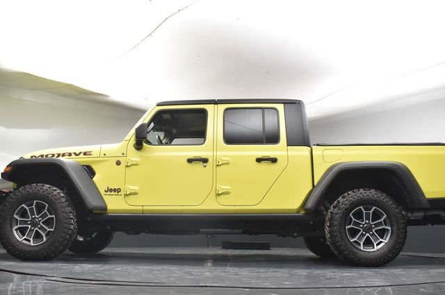 Used 2024 Jeep Gladiator Mojave w/ Technology Group image 35