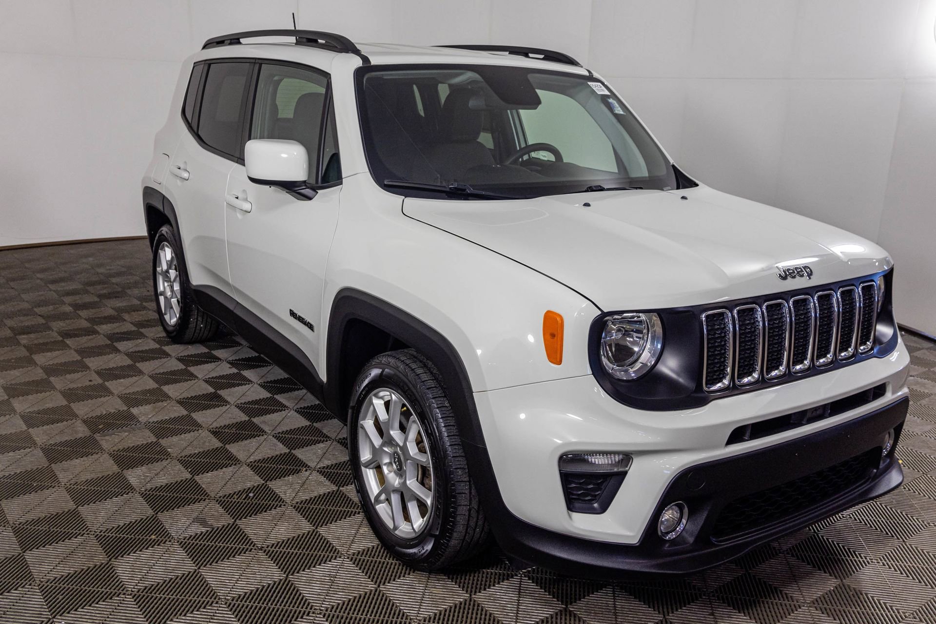 Used 2019 Jeep Renegade Latitude FWD image 9