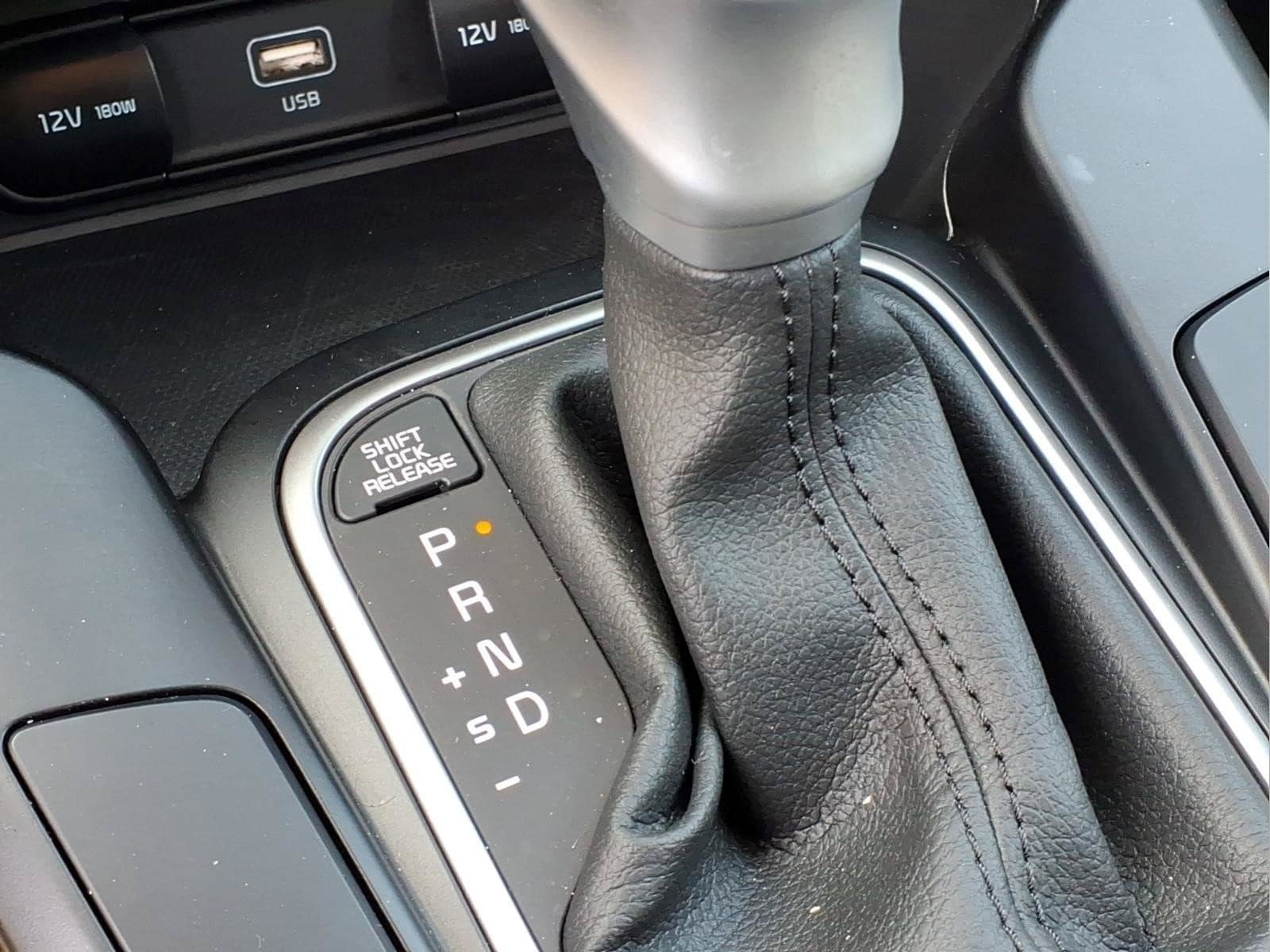 Used 2025 Kia Soul LX w/ LX Technology Package FWD image 15