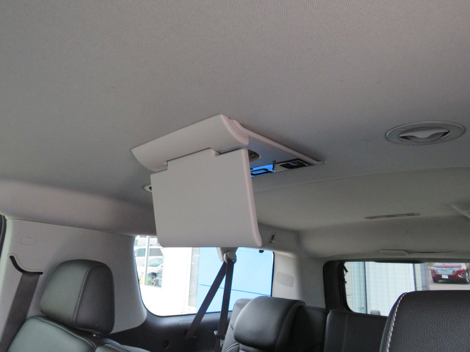 Used 2018 Chevrolet Suburban LT w/ LT Signature Package image 9