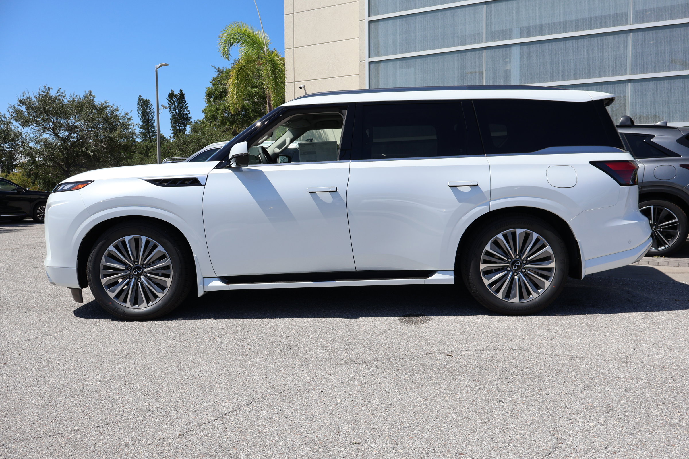 New 2026 INFINITI QX80 Luxe image 6