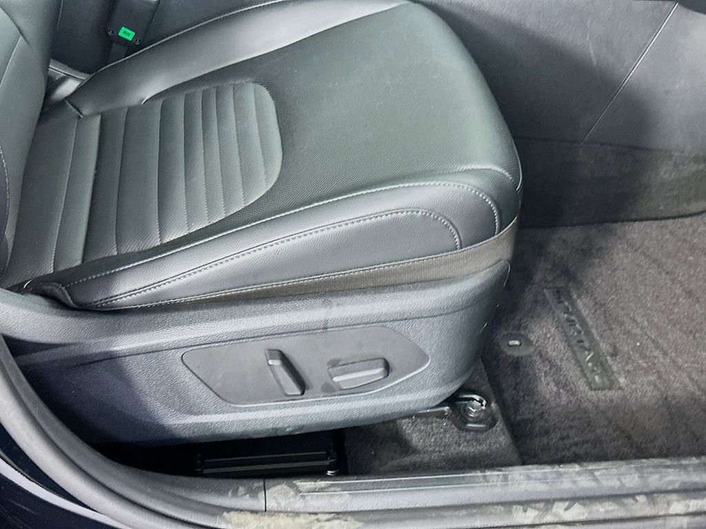 Used 2025 Kia Sportage SX image 23