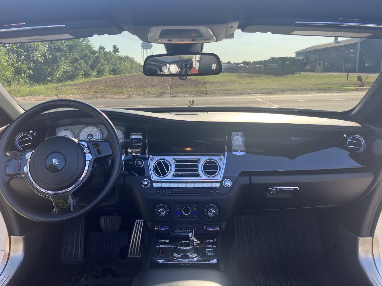 Used 2018 Rolls-Royce Dawn RWD image 40