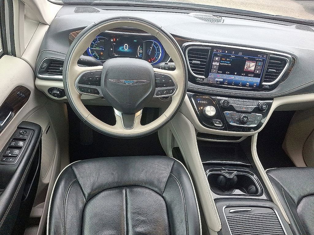 Used 2021 Chrysler Pacifica Limited w/ Premium & Safety Sphere Group image 11