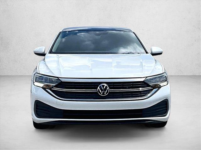 Used 2024 Volkswagen Jetta SE w/ Panoramic Sunroof Package FWD image 3