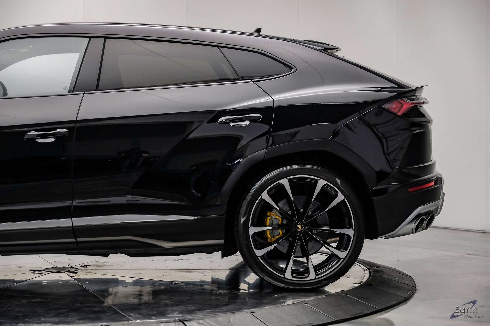 Used 2022 Lamborghini Urus AWD/4WD image 9