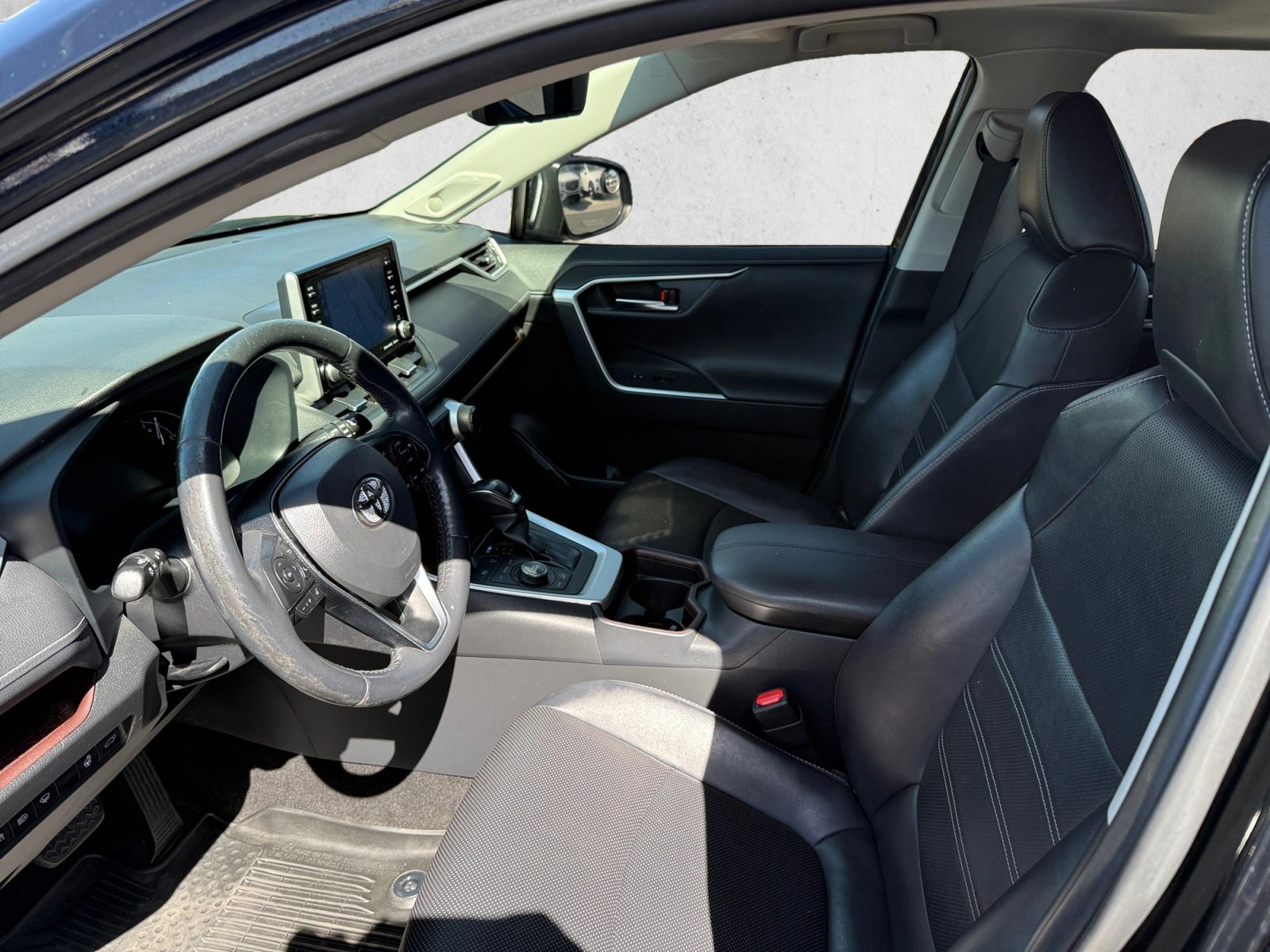 Used 2019 Toyota RAV4 Limited w/ Cold Weather Package AWD/4WD image 10