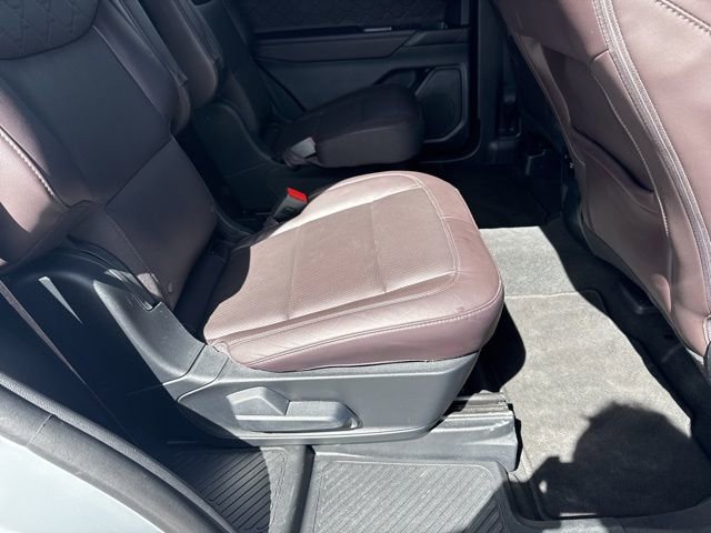 Used 2025 Ford Explorer Platinum w/ LUX Leather Package AWD/4WD image 14