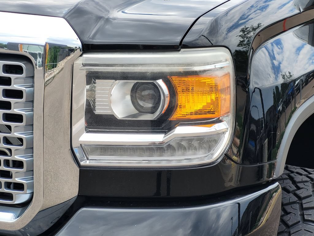 Used 2015 GMC Sierra 2500 Denali w/ Duramax Plus Package AWD/4WD image 7