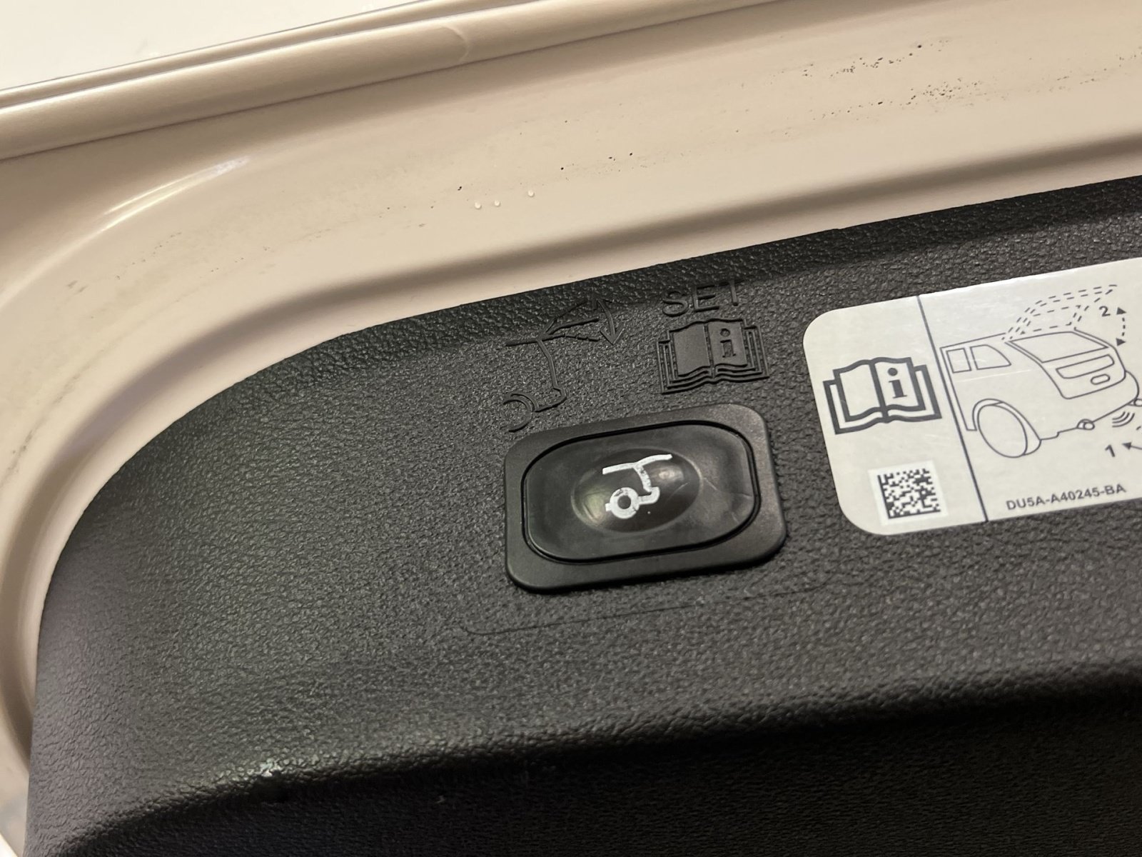 Used 2019 Ford Escape Titanium AWD/4WD image 24