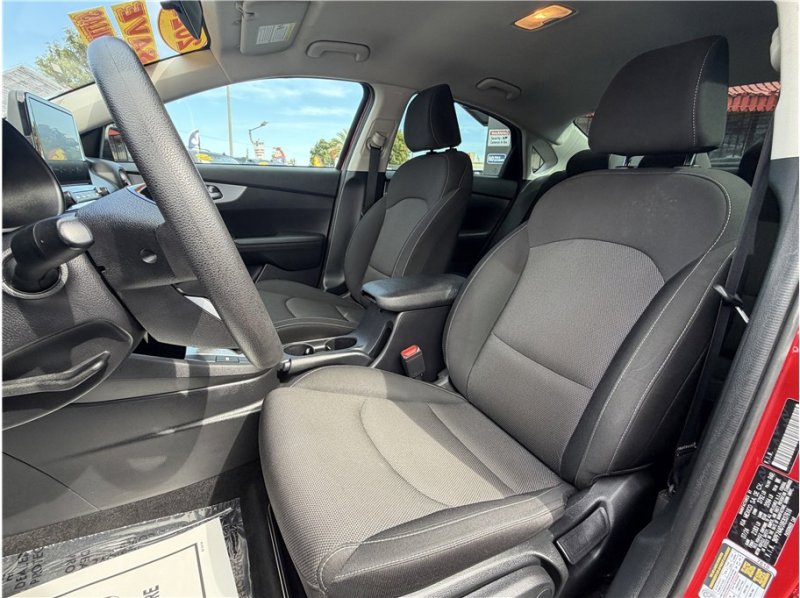 Used 2024 Kia Forte LXS w/ LXS Technology Package image 18