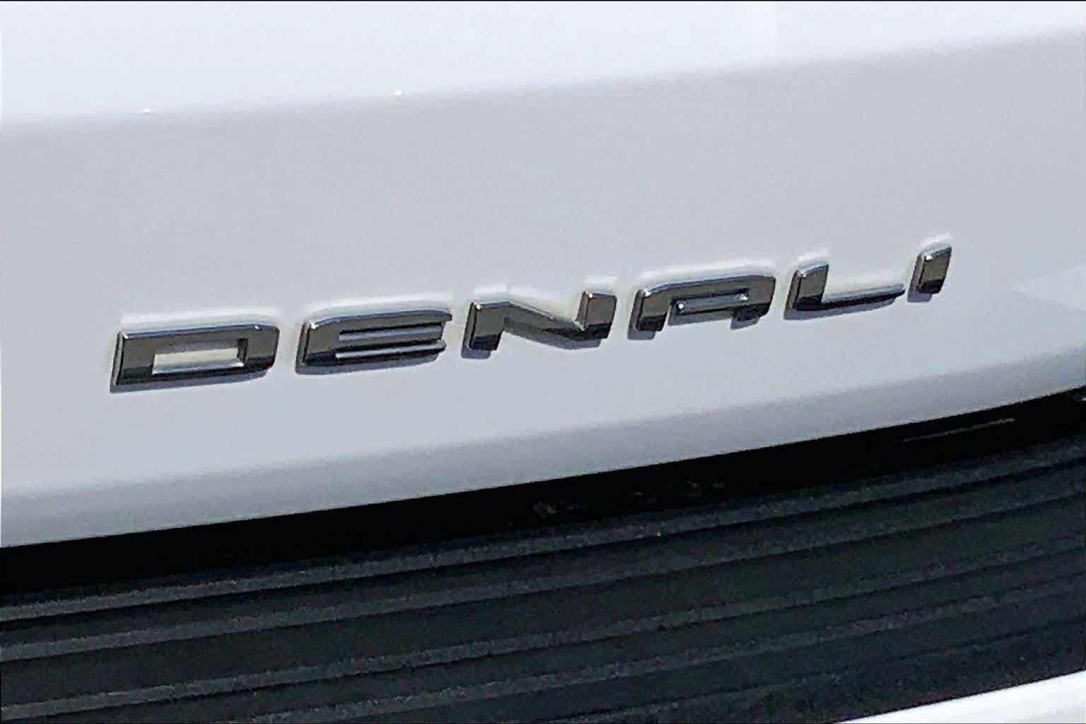 Used 2023 GMC Yukon Denali w/ Denali Reserve Package AWD/4WD image 10