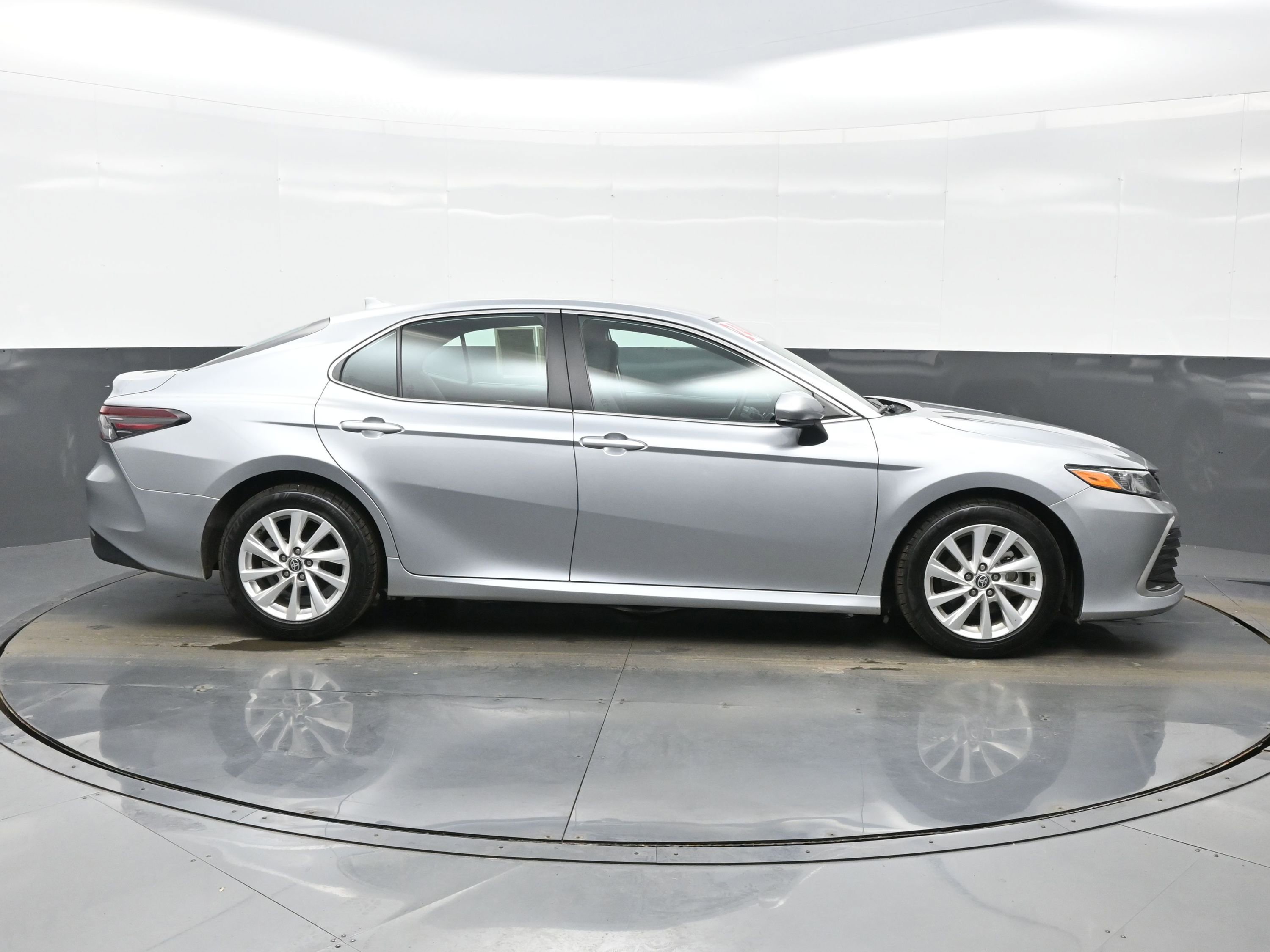 Used 2024 Toyota Camry LE image 7