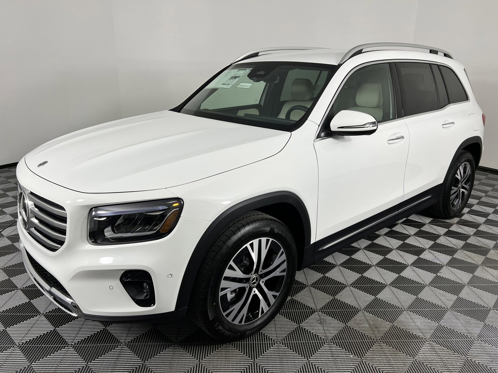 New 2025 Mercedes-Benz GLB 250 image 8