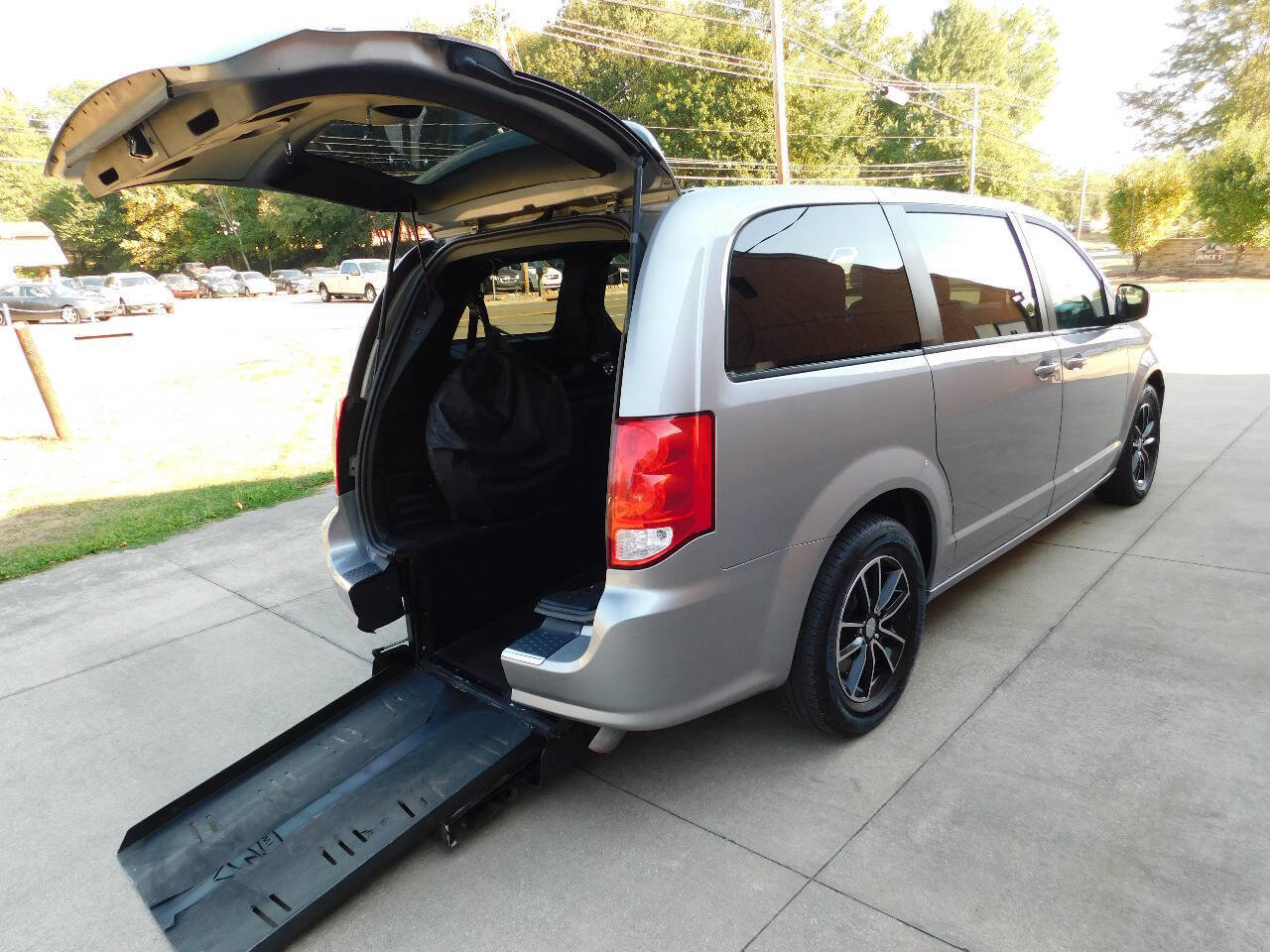 Used 2018 Dodge Grand Caravan GT image 1
