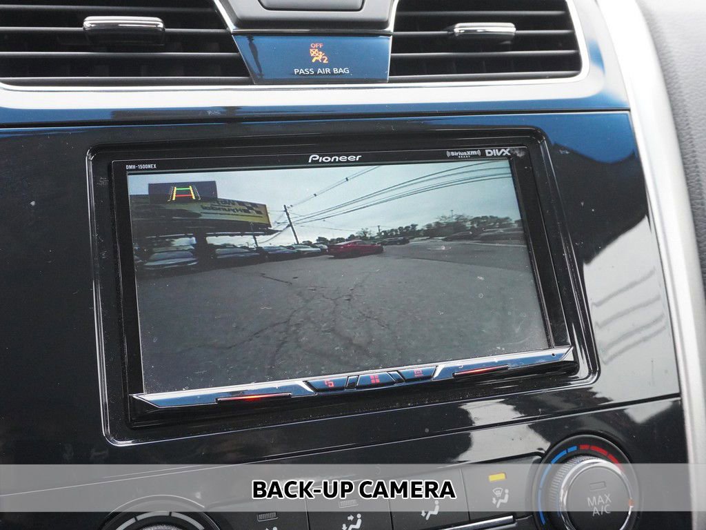 Used 2014 Nissan Altima 2.5 S w/ Sport Value Package FWD image 3