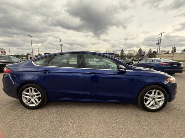 Used 2016 Ford Fusion SE image 4