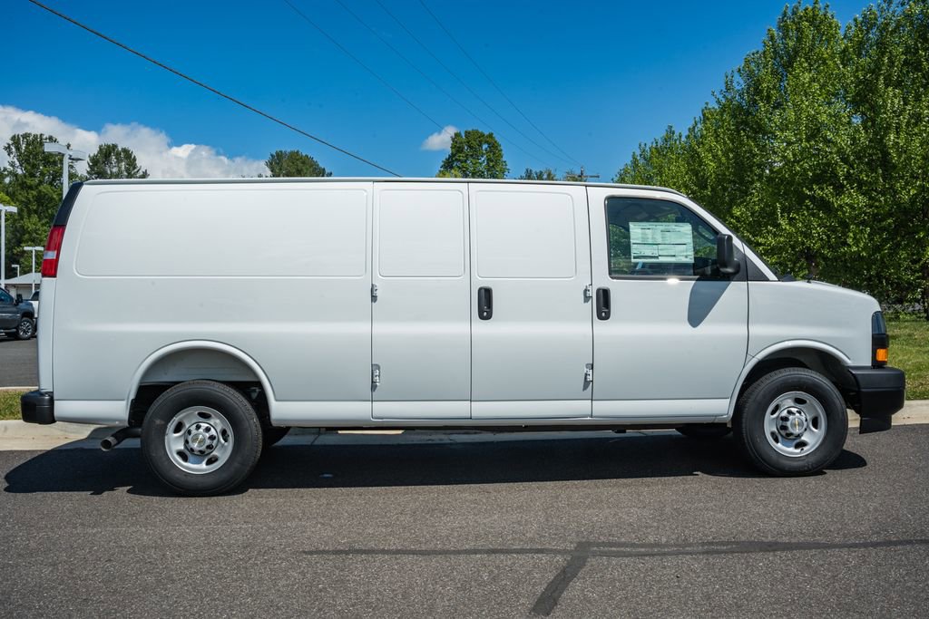 New 2026 Chevrolet Express 2500 Extended w/ Driver Convenience Package RWD image 4