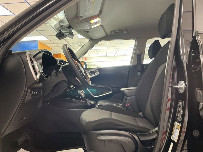 Certified 2023 Kia Soul LX w/ LX Technology Package FWD image 17