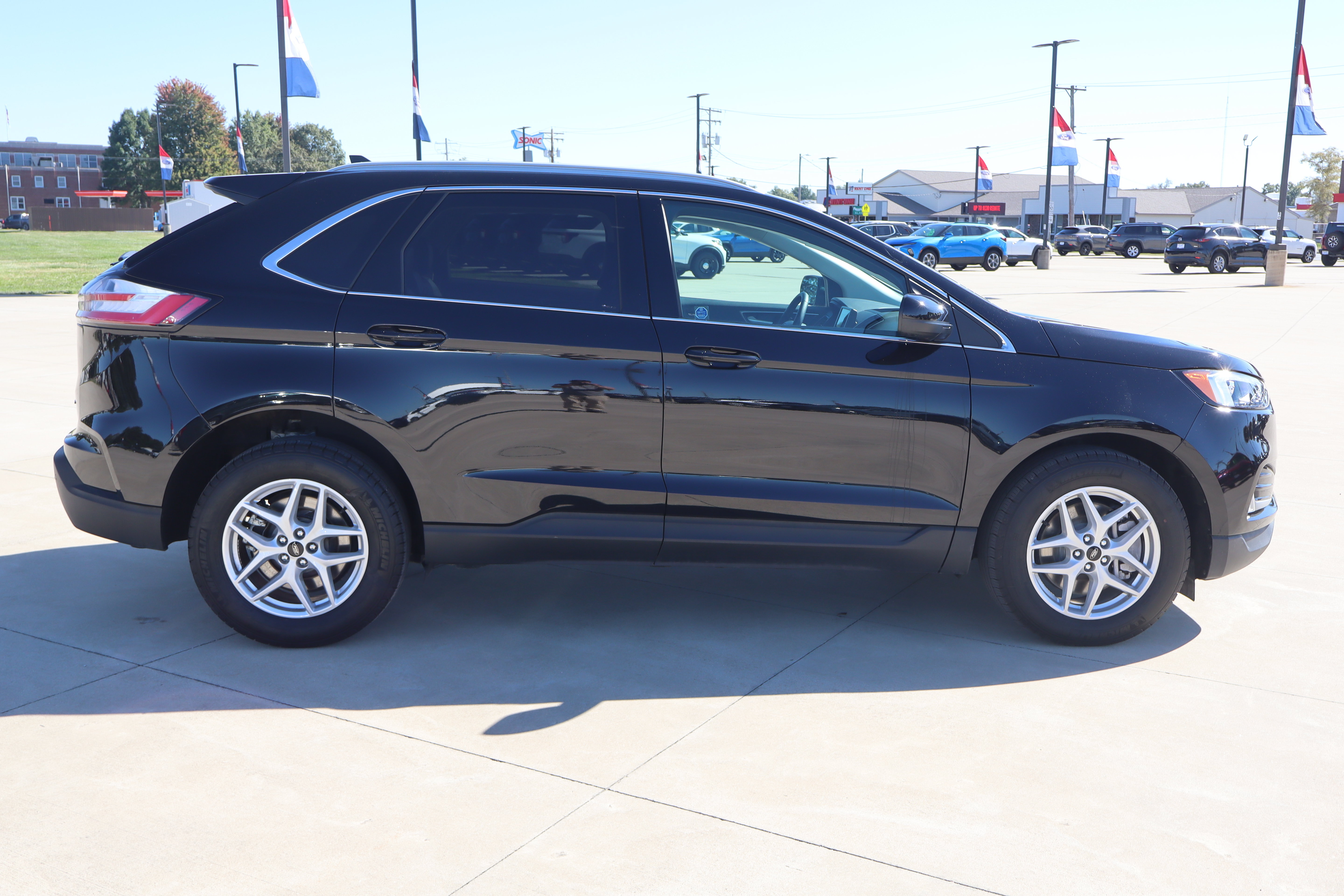 Used 2024 Ford Edge SEL w/ Convenience Package AWD/4WD image 5