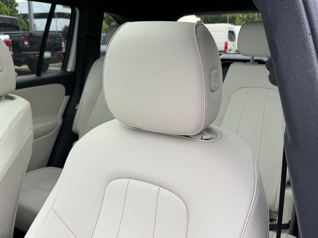 Used 2026 Mercedes-Benz GLB 250 image 3