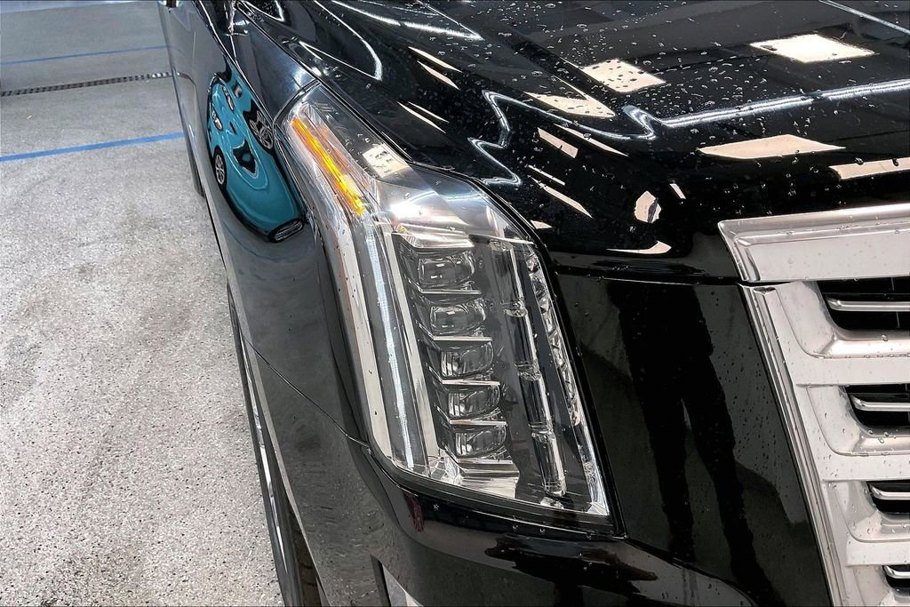 Used 2017 Cadillac Escalade Platinum AWD/4WD image 32